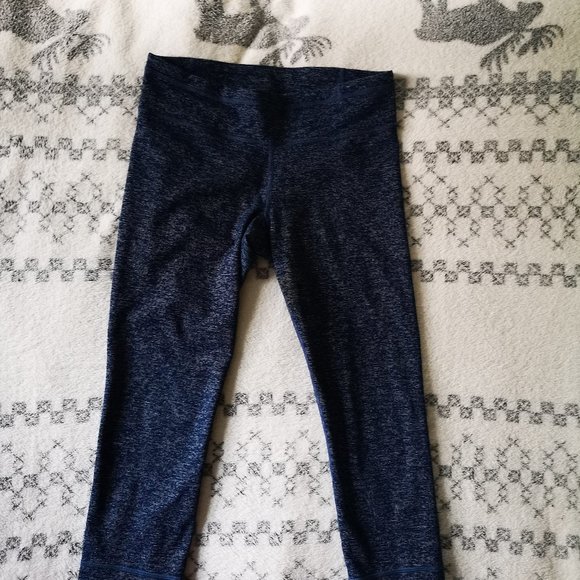 **SOLD**Underarmour 3/4 Blue Leggings - Picture 2 of 4